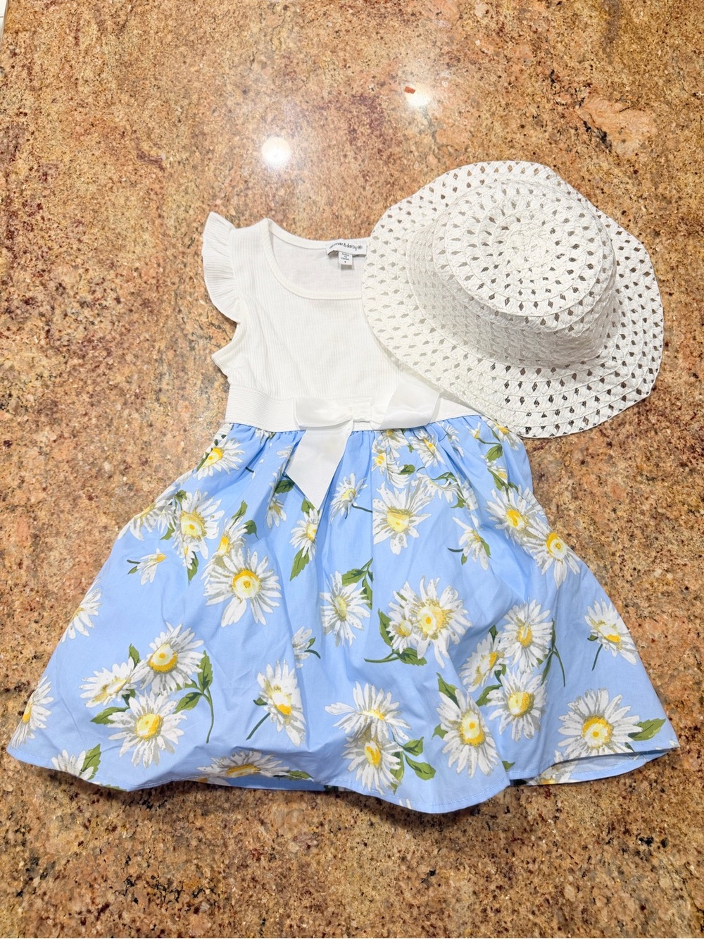 Max & Daisy Girls Daisy Dress & Sun Hat Set Size 4 Like New Flaw